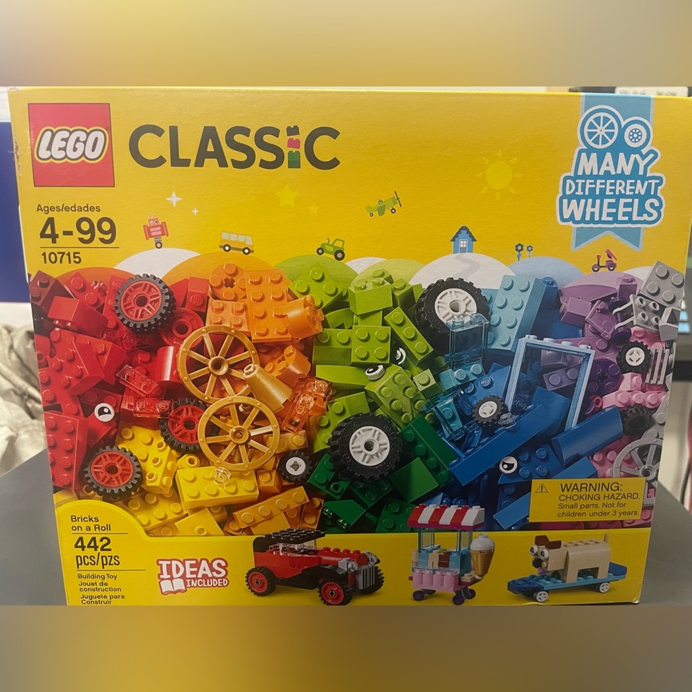 Classic legos set brand new in box 442 pieces